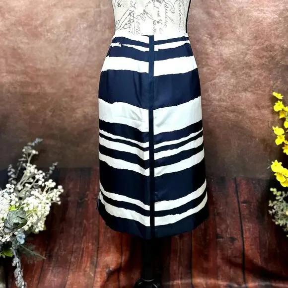 W by Worth Wavy Stripe 100% Silk Twill Slim Skirt Navy/White size 10